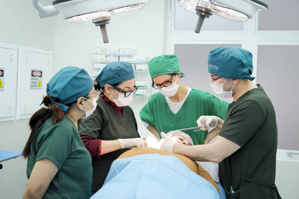 Cirurgia da face em hands-on no Fellowship do IDC